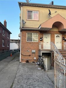 393 E 49th St