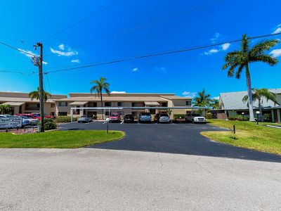 3708 SE 12th Ave APT 104B