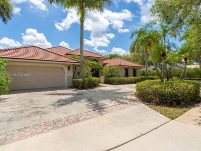 1051 Deerpath Ct