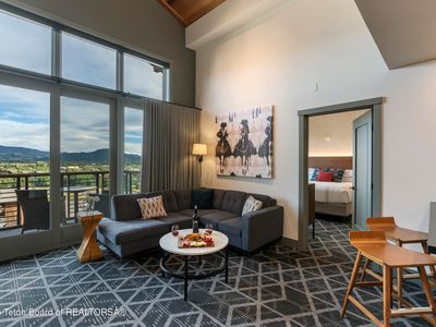 3335 W Village Dr #523