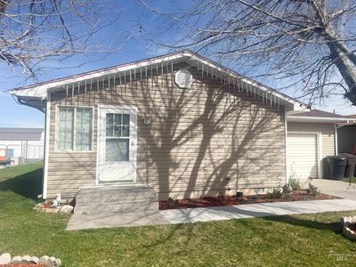 327 N Conant Ave