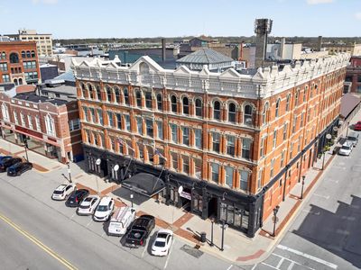315 Center 404 Ave