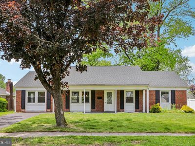 6 Newport Ln