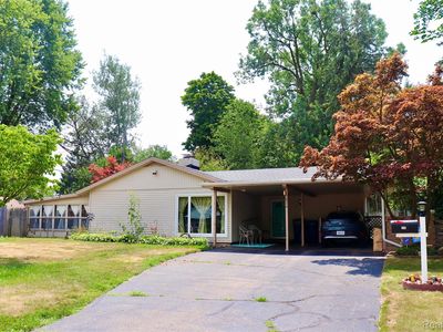 707 Country Club Ln