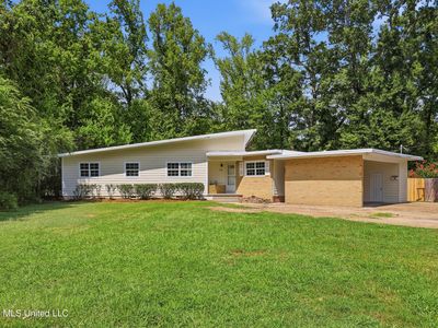 728 Colonial Cir