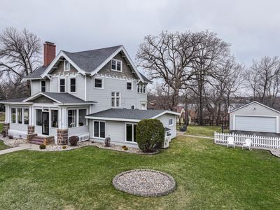 417 6th Ave W