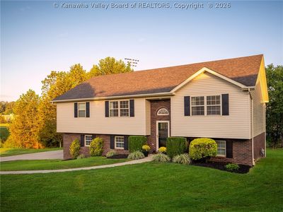 Property at 106 Woodline Dr, Milton, WV