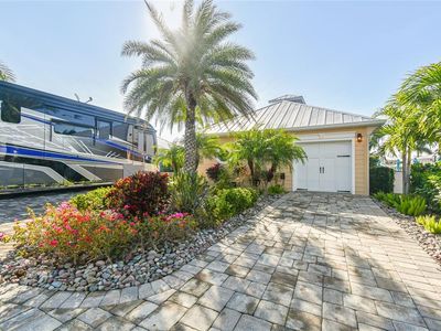 8323 SW Sand Crane Cir