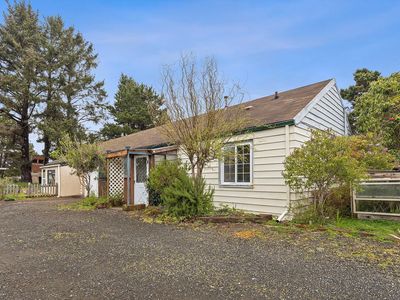 1035 & 1037 SW 15th St