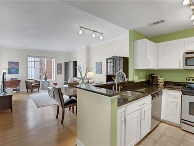 1101 Juniper St NE APT 820