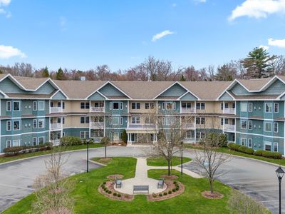 65 Hawthorne Drive UNIT 207