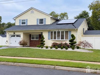 2 Elaine Ct