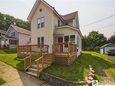18 Hess St