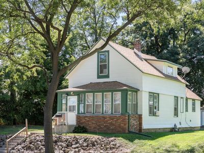 568 Lawson Ave W