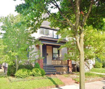 2736 North OAKLAND AVENUE