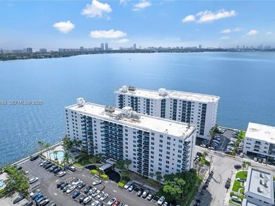 7501 E Treasure Dr APT 2M