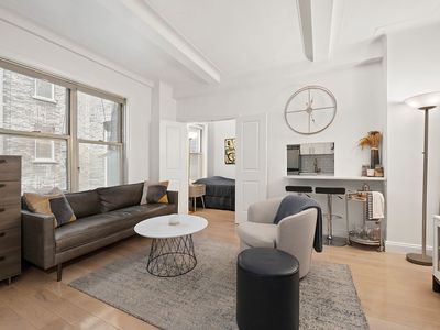 25 W 64th St APT 4F