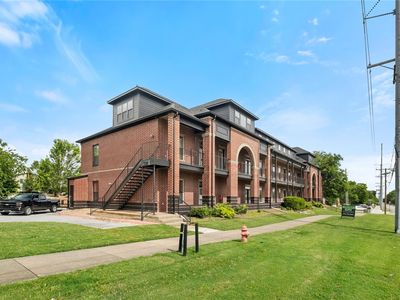 1115 N Leverett Ave APT 203