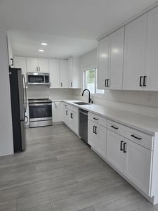 8430 Hydra Ln