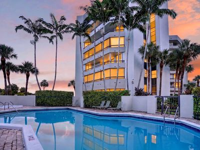 6463 La Costa Drive #402