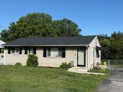 206 Nancy Dr NW