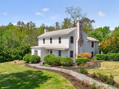 28 Ridgeway Farm Ct