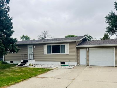 Property at 1007 Blackstone Ln, Beulah, ND