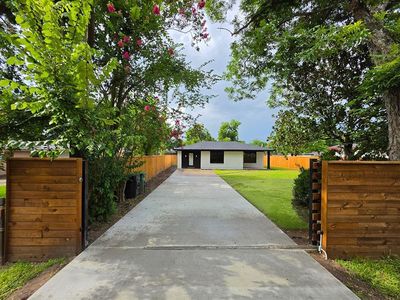 906 Dewalt St