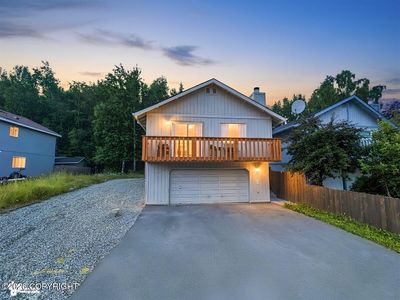 8120 Queen Victoria Dr