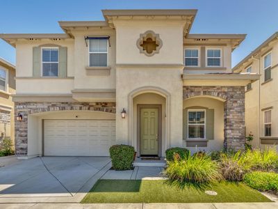 1672 Roma Dr