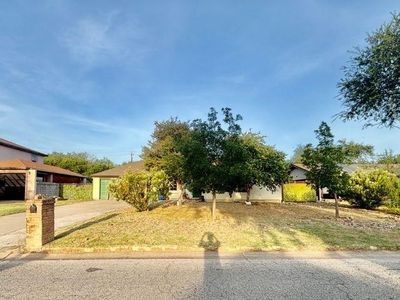 11 Bedford Dr