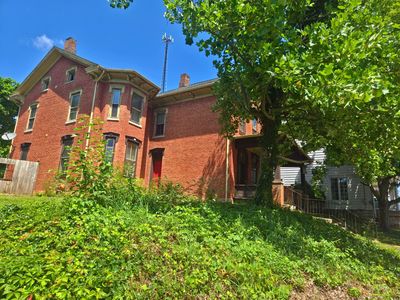 107 E Main St