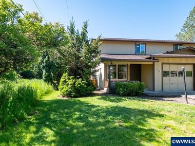 192 SE Atwood Ave