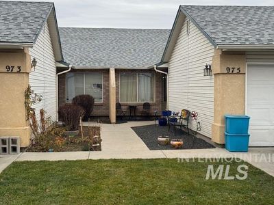 973-975 E Blue Heron St