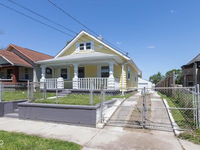3048 Newton Ave