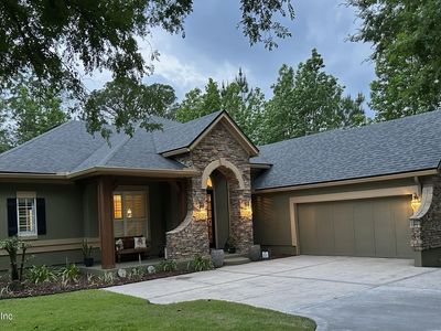 275 FLORES Way