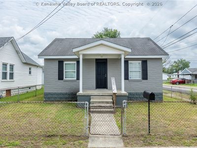 300 32nd St W