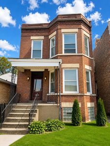743 E 69th Pl