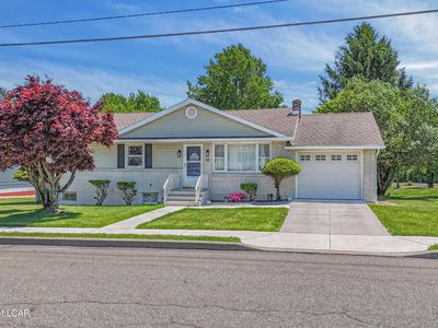 68 E Maple St