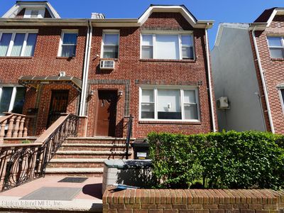 87 Bay 7th St