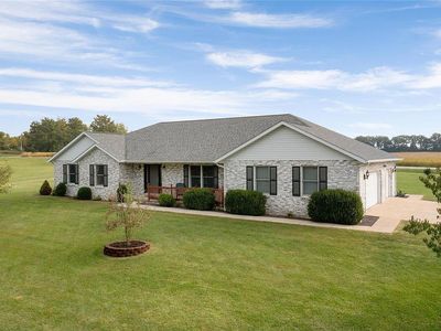 Property at 886 Whispering Hills Dr, Lebanon, IL