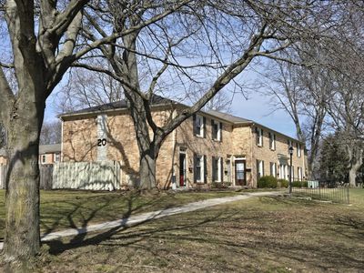 2472 Abbington Dr SE