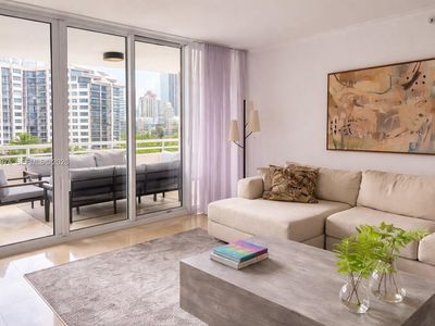 848 Brickell Key Dr APT 905