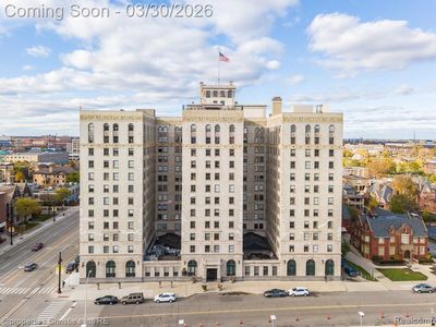 15 E Kirby St APT 810