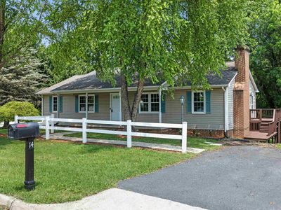 14 Loch Dr