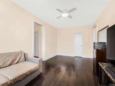 1976 Lafontaine Avenue #4B