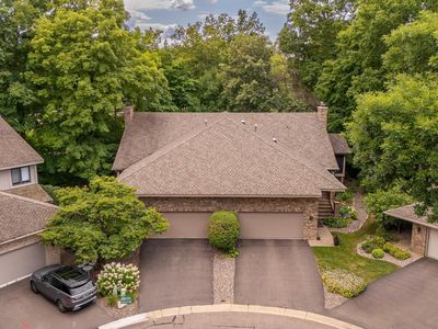 Property at 1106 Hollybrook Dr, Wayzata, MN