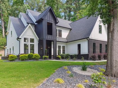 2820 Shady Valley Dr NE