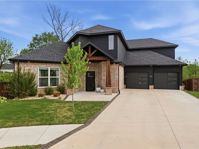 302 SW Gunison Cv