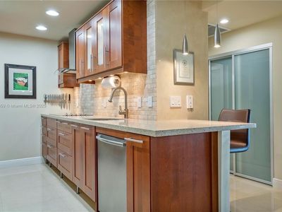 300 Bayview Dr APT 102